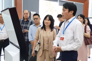 Đoàn công tác của Bộ Khoa học và Công nghệ tìm hiểu thực tế tại Trung tâm hành chính công thành phố Huế.