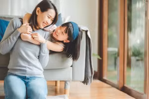 Cha mẹ nên quan tâm đến từng những chi tiết nhỏ trong quá trình chuẩn bị sữa cho con để con phát triển tốt nhất. (Ảnh minh họa)