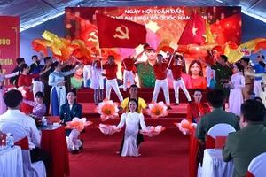 Công an tỉnh Cà Mau phối hợp Ủy ban nhân dân phường Tân Thành, tỉnh Cà Mau tổ chức Ngày hội toàn dân bảo vệ an ninh Tổ quốc năm 2025.