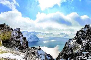 Trường Bạch Sơn - ngọn núi cao nhất vùng đông bắc Trung Quốc.