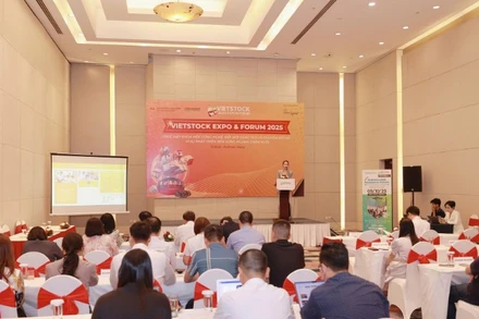 Đại diện các doanh nghiệp và cơ quan báo chí tại buổi họp báo.