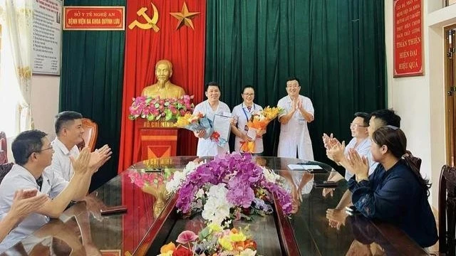 Hai cán bộ y tế Nghệ An được khen thưởng vì cấp cứu bé ngừng tim do điện giật