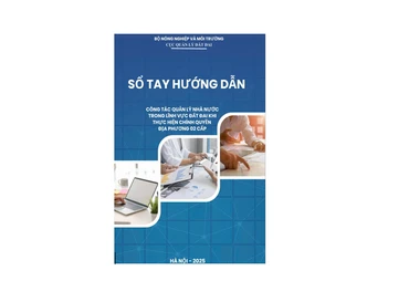 Sổ tay hướng dẫn công tác quản lý đất đai giúp chính quyền cấp tỉnh, cấp xã triển khai hiệu quả các nhiệm vụ khi thực hiện mô hình chính quyền địa phương 2 cấp. (Ảnh: TRƯỜNG GIANG)