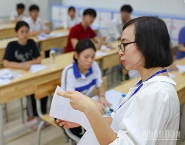 Buổi thi Ngữ văn sáng 7/6 (Ảnh: ĐẠI THẮNG)