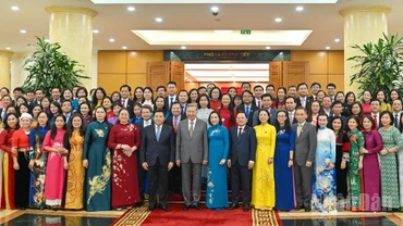 Tổng Bí thư Tô Lâm cùng các đại biểu tại buổi gặp mặt.