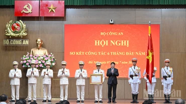 Chủ tịch nước Lương Cường trao Huân chương Lao động hạng Ba tặng Bộ Công an.