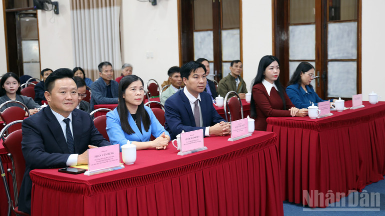 Các đại biểu dự chương trình.