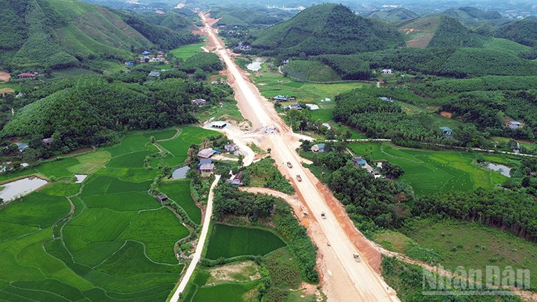 Cao tốc Tuyên Quang-Hà Giang giai đoạn 1 đang dần hình thành. ndo_br_anh-8.jpg