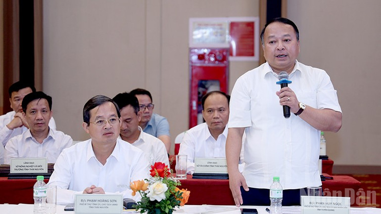 Đồng chí Phan Huy Ngọc, Chủ tịch Ủy ban nhân dân tỉnh Tuyên Quang phát biểu ý kiến tại buổi làm việc. ndo_br_497a6075.jpg