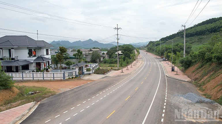 Dự án xây dựng cầu và tuyến đường tránh thị trấn Sơn Dương được đầu tư xây dựng nhằm thực hiện khâu đột phá về hạ tầng giao thông theo Nghị quyết Đại hội đại biểu Đảng bộ tỉnh lần thứ XVII đề ra. ndo_br_dji-0040-8087.jpg