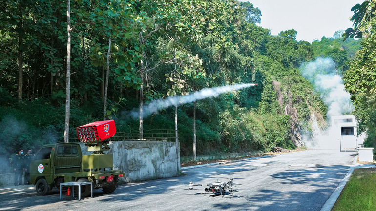 Thử nghiệm dàn phóng chữa cháy do Nhà máy Z113 nghiên cứu, sản xuất. thu-nghiem-dan-phong-chua-chay-do-nha-may-z113-nghien-cuu-san-xuat.jpg
