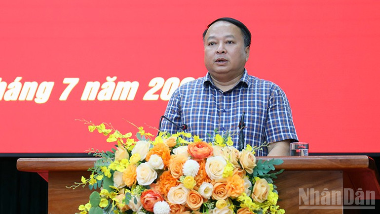 Đồng chí Phan Huy Ngọc, Chủ tịch Ủy ban nhân dân tỉnh Tuyên Quang phát biểu chỉ đạo tại hội nghị. ndo_br_497a0328.jpg