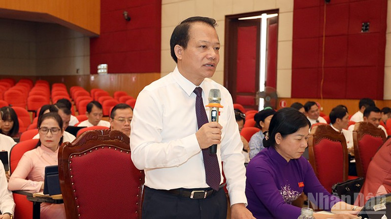 Đại biểu thảo luận tại kỳ họp. ndo_br_anh-7.jpg