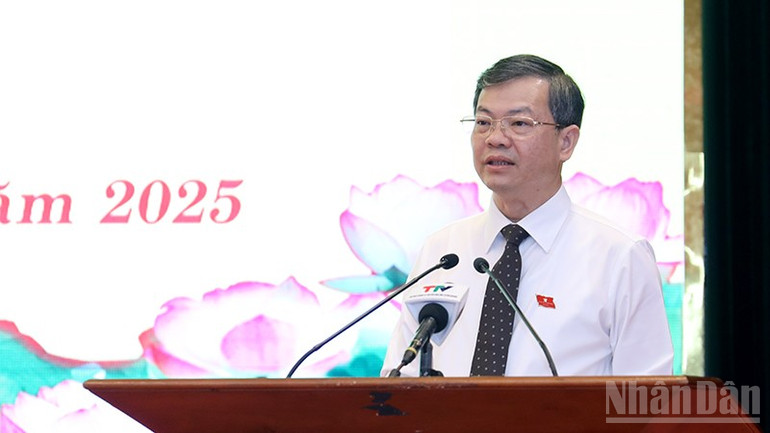 Đồng chí Nguyễn Văn Sơn, Phó Bí thư Tỉnh ủy, Chủ tịch Hội đồng nhân dân tỉnh phát biểu tại kỳ họp. ndo_br_anh-2.jpg