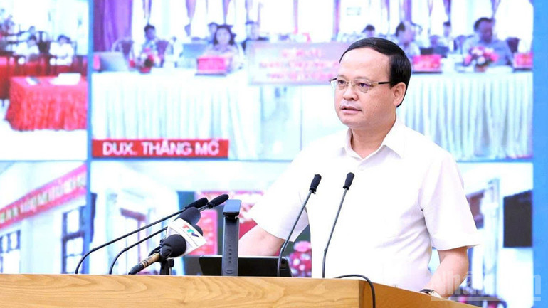 Đồng chí Nguyễn Mạnh Tuấn, Phó Chủ tịch Thường trực Ủy ban nhân dân tỉnh Tuyên Quang, triển khai nội dung về phát triển kinh tế. ndo_br_z7122142748008-727213fd450011ad1fbc83278d76d2ef.jpg