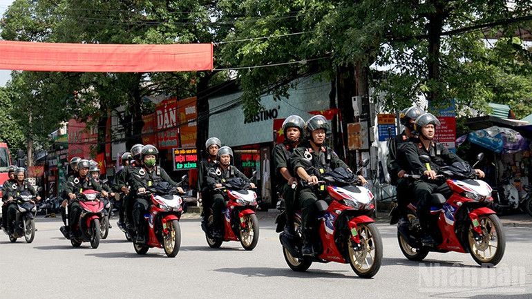 Công an tỉnh Tuyên Quang diễu hành, ra quân tấn công, trấn áp tội phạm. ndo_br_497a0135.jpg