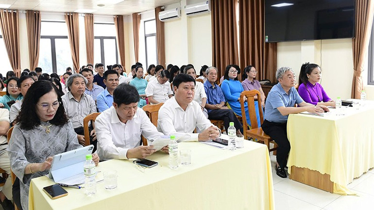 Các đại biểu tham dự lễ trao giải. z6709726309977-08b043bd6fc20ca2f5162343998a55be.jpg