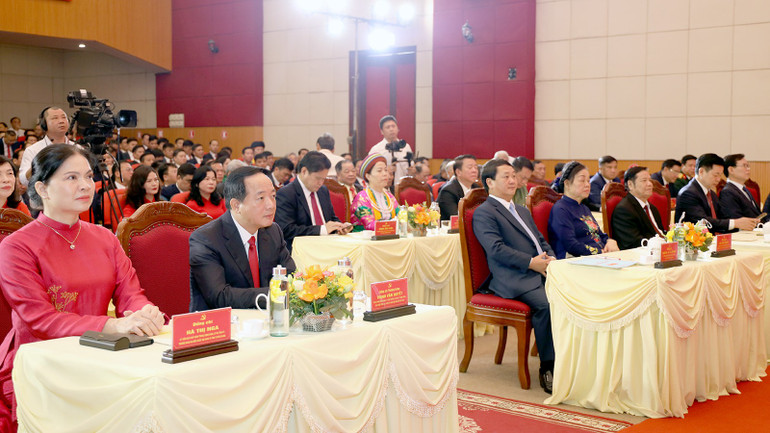 Các đồng chí lãnh đạo Trung ương và lãnh đạo tỉnh Tuyên Quang dự Lễ công bố. anh-1.jpg