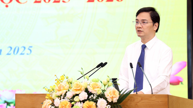Đồng chí Vũ Đình Hưng, Giám đốc Sở Giáo dục và Đào tạo tỉnh Tuyên Quang phát biểu khai mạc hội nghị. kubi1651.jpg