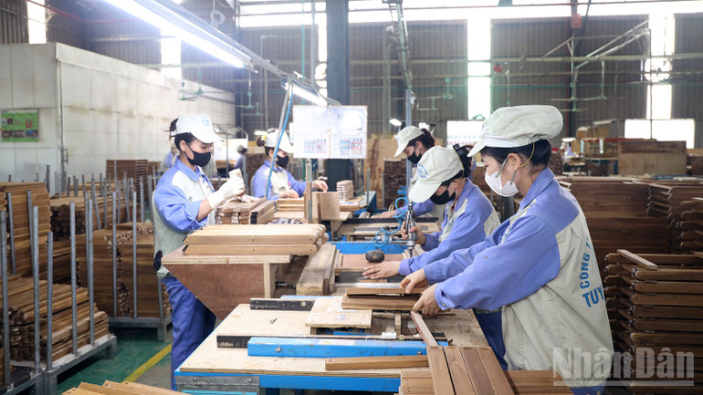 Quy trình sản xuất đồ gỗ nội, ngoại thất xuất khẩu của Công ty cổ phần Woodsland Tuyên Quang. ndo_br_497a6378.jpg