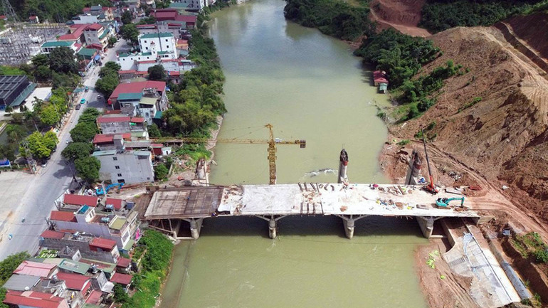 Công trình đập dâng nước cải tạo cảnh quan thuộc địa bàn các phường Hà Giang 1 và phường Hà Giang 2 đang được đẩy mạnh thi công. (Ảnh: Huy Toán) cong-trinh-dap-dang-nuoc-cai-tao-canh-quan-thuoc-dia-ban-cac-phuong-ha-giang-1-va-phuong-ha-giang-2-dang-duoc-day-manh-thi-cong-anh-huy-toan.jpg