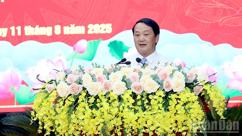 Đồng chí Hầu A Lềnh, Ủy viên Trung ương Đảng, Bí thư Tỉnh ủy Tuyên Quang phát biểu tại Lễ kỷ niệm. ndo_br_anh-3.jpg
