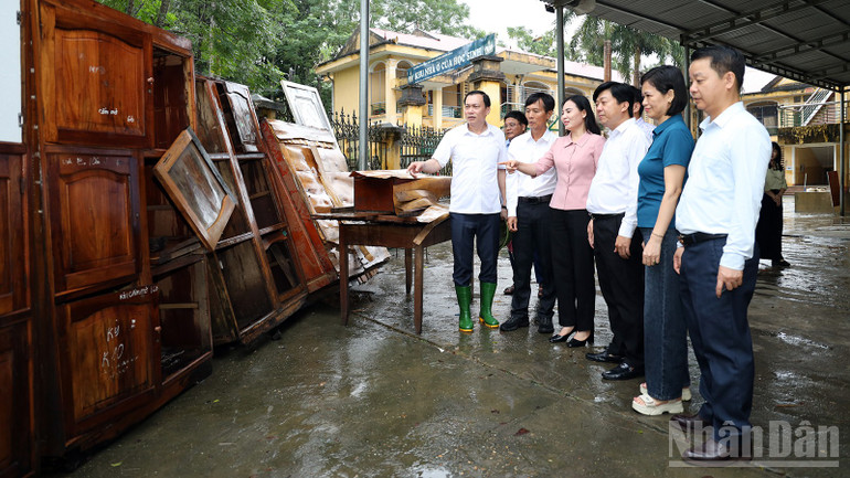 Cơ sở vật chất của Trường PTDT nội trú THCS và THPT Chiêm Hóa bị thiệt hại nặng nề do bão số 10. ndo_br_anh-2.jpg