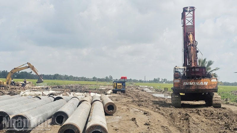 Thiết bị thi công tuyến Rạch Sỏi-Bến Nhứt, Gò Quao-Vĩnh Thuận. ndo_bl_2.jpg