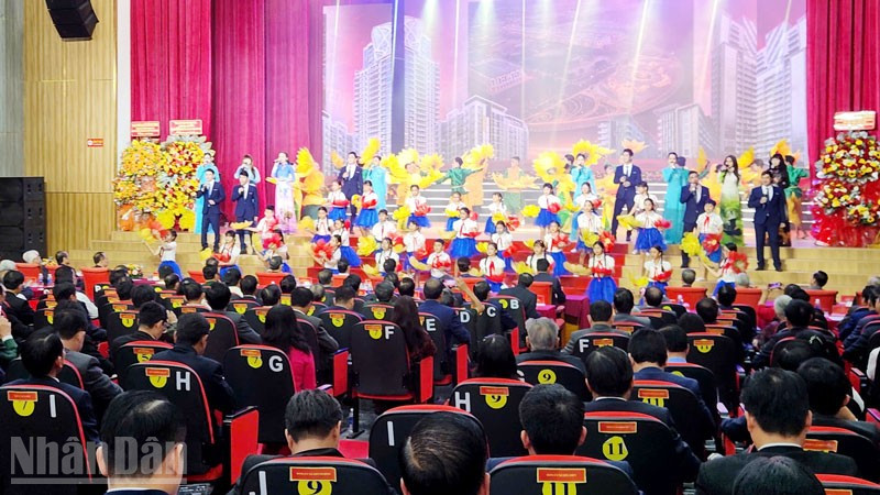 Tiết mục văn nghệ tại buổi lễ. ndo_bl_2.jpg