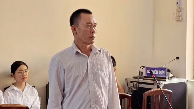 Bị cáo Cao Văn Phường tại phiên tòa. (Ảnh: VĂN VŨ)