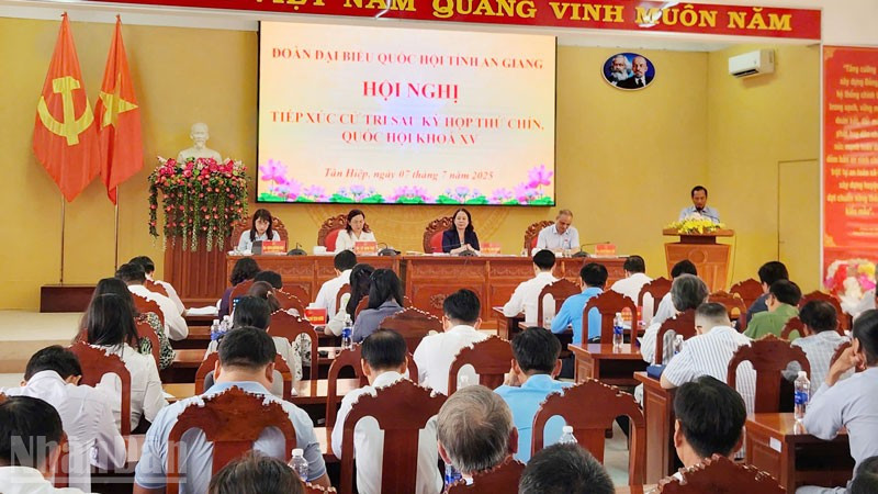 Quang cảnh buổi tiếp xúc cử tri xã Tân Hiệp, tỉnh An Giang. Quang cảnh buổi tiếp xúc cử tri xã Tân Hiệp, tỉnh An Giang.