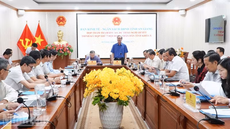 Quang cảnh cuộc họp. 