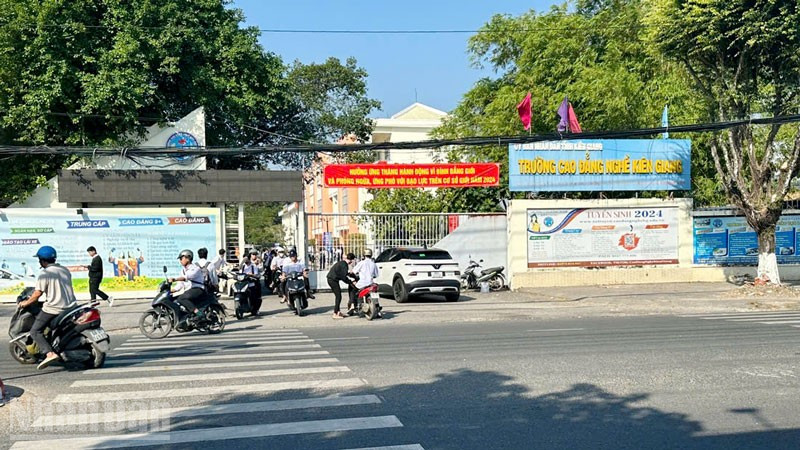 Trường cao đẳng Nghề tỉnh Kiên Giang.