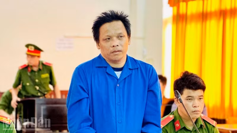 Bị cáo Huỳnh Trung Quân. (Ảnh: ÚT CHUYỀN)