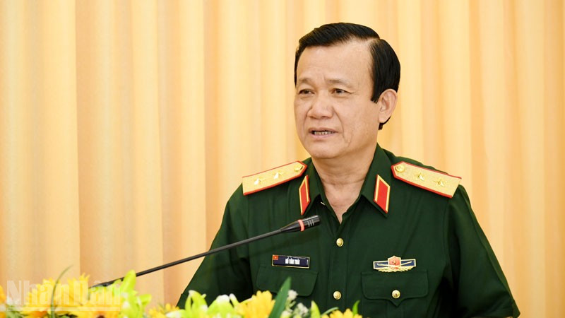 Trung tướng Hồ Văn Thái, Chính ủy Quân khu 9 phát biểu tại Hội thảo. (Ảnh: PHƯƠNG VŨ) ndo_bl_4-3242.jpg