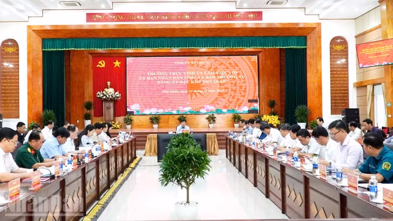 Quang cảnh cuộc họp.