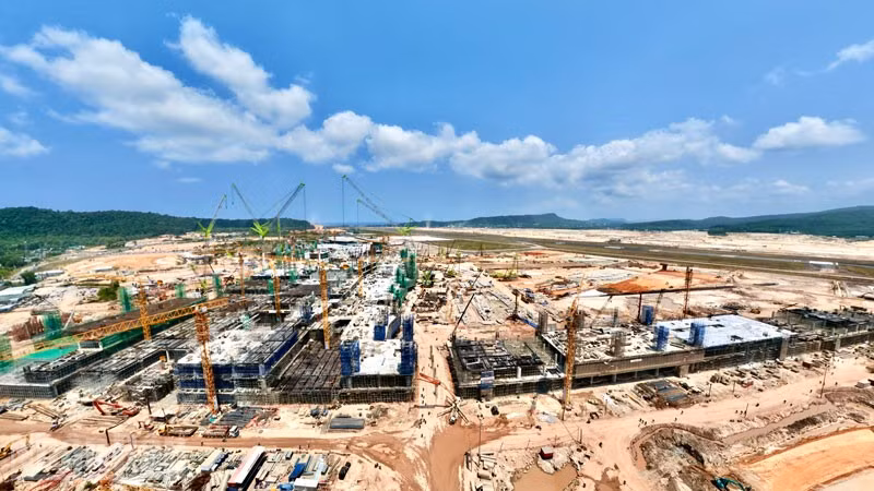 Toàn cảnh thi công công trường mở rộng Cảng Hàng không Quốc tế Phú Quốc.