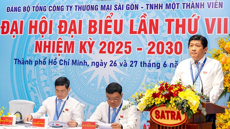 Đồng chí Nguyễn Hữu Nghĩa, Bí thư Đảng ủy, Chủ tịch Hội đồng thành viên SATRA phát biểu tại Đại hội Đại biểu Đảng bộ SATRA. satra-4.jpg