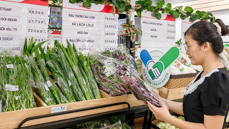 SATRA ưu tiên và đẩy mạnh phân phối các sản phẩm từ những doanh nghiệp đã đăng ký “tick xanh trách nhiệm”. satra-2.jpg