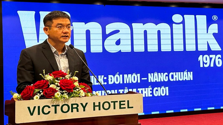 Ông Nguyễn Quang Trí, Giám đốc Điều hành Marketing-Công ty cổ phần Sữa Việt Nam (Vinamilk), phát biểu tại hội thảo. tri-vinamilk-2.jpg