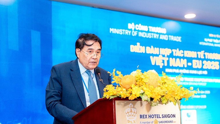 Phó Chủ tịch EuroCham Jean-Jacques Bouflet phát biểu tại Diễn đàn. eurocham-2.jpg