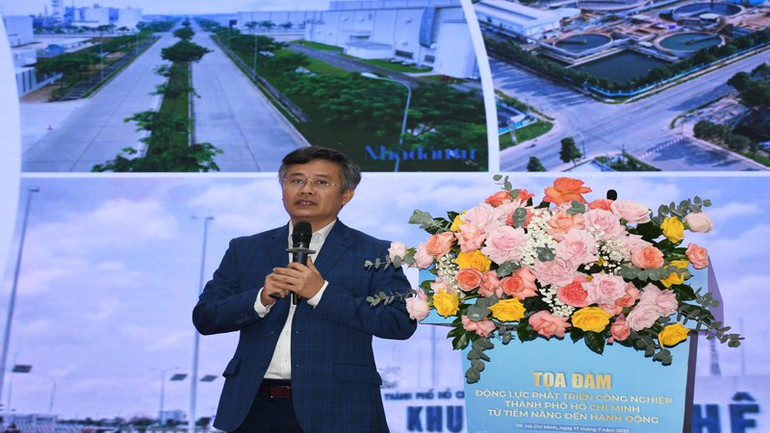 Tiến sĩ Đỗ Thiên Anh Tuấn trình bày tham luận tại tọa đàm. (Ảnh: CTV) anh-tuan-2.jpg