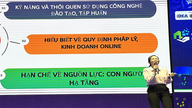Đại diện Cục Thương mại điện tử và Kinh tế số (Bộ Công thương) chia sẻ thông tin về thương mại điện tử. bo-ct-2.jpg