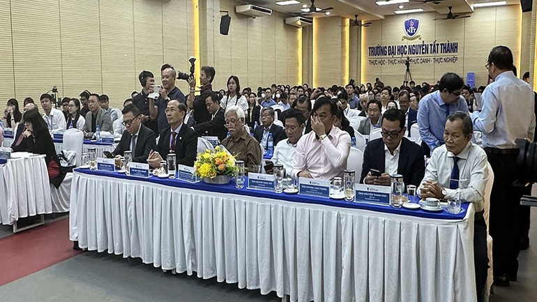 Một góc quang cảnh hội thảo. quang-canh-2.jpg