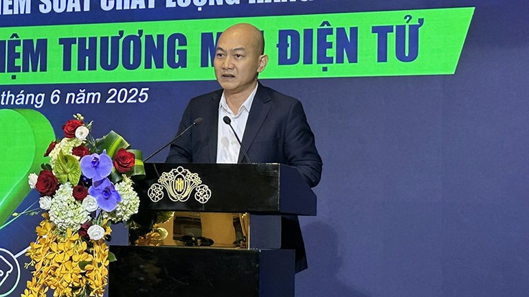 Phó Giám đốc Sở Công thương thành phố Nguyễn Nguyên Phương phát biểu tại buổi phát động Chương trình “Tick xanh trách nhiệm thương mại điện tử”. phuong-2.jpg