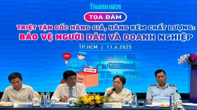 Phó Giáo sư, Tiến sĩ Phạm Khánh Phong Lan, Giám đốc Sở An toàn thực phẩm Thành phố Hồ Chí Minh, phát biểu ý kiến. phong-lan-2.jpg