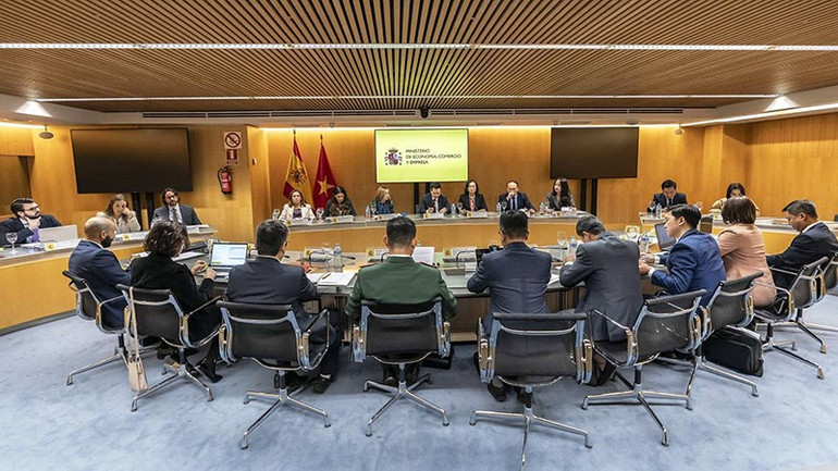 Một góc quang cảnh khóa họp. canh-hop-2.jpg