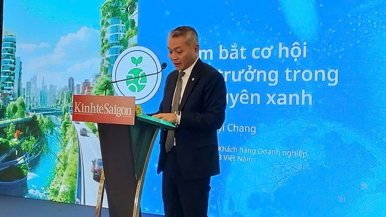 Chuyên gia từ Ngân hàng UOB Việt Nam trình bày tham luận. uob-4.jpg