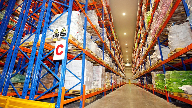 Kho lạnh cũng đã mở rộng kinh doanh các mặt hàng khác nhằm đầy mạnh doanh thu nội địa. (Ảnh: SATRA) kho-lanh-2.jpg