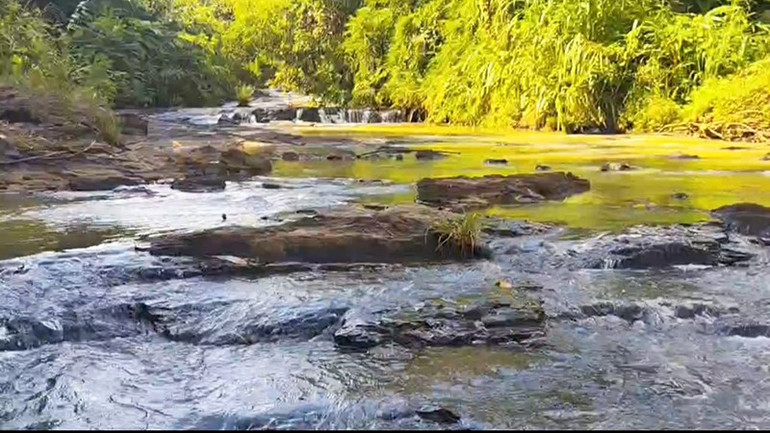 Thác Ông Bà dài 2km thích hợp du lịch dã ngoại. thac-nuoc-2.jpg